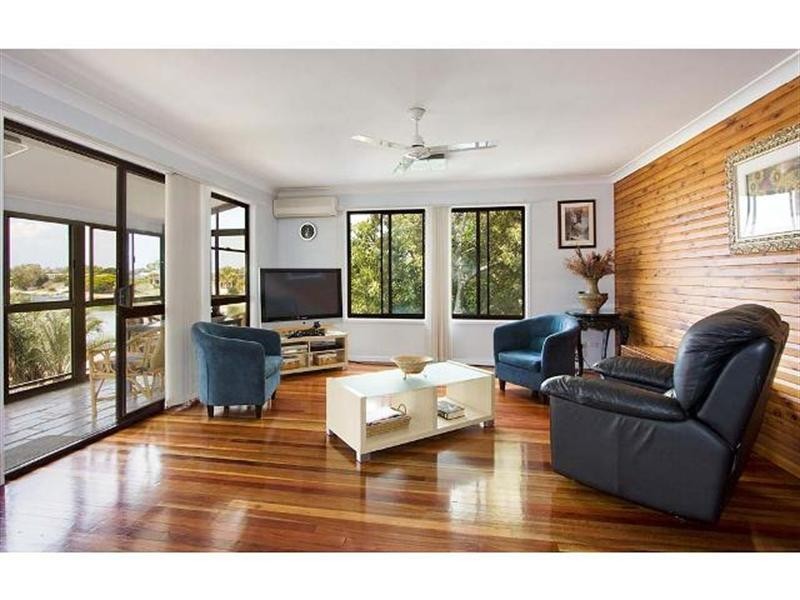 1 Gretel Drive, Mermaid Waters QLD 4218