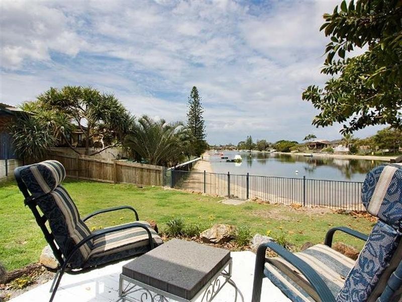 1 Gretel Drive, Mermaid Waters QLD 4218