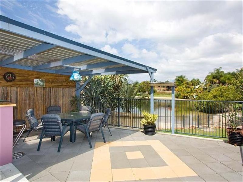 1 Gretel Drive, Mermaid Waters QLD 4218