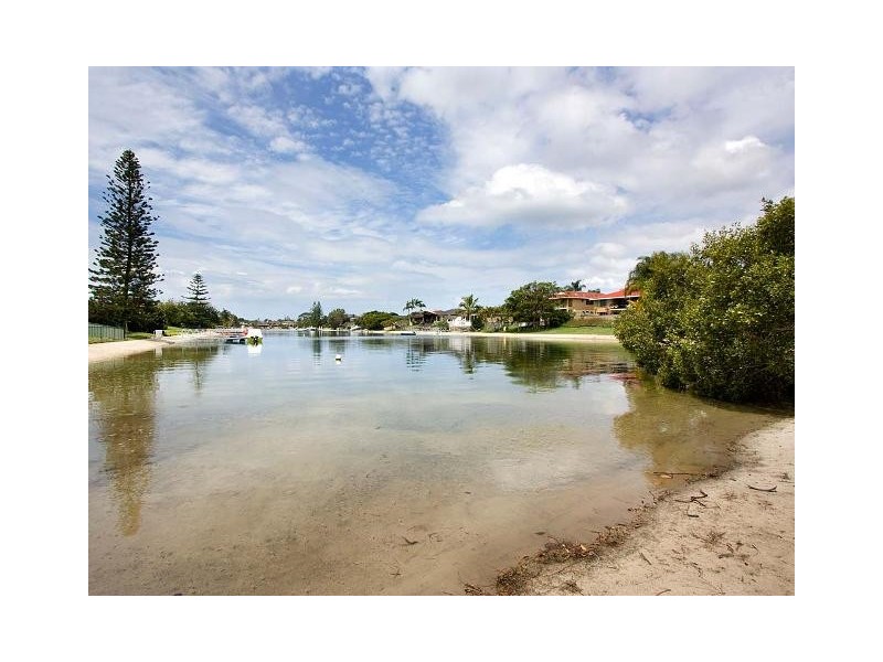 1 Gretel Drive, Mermaid Waters QLD 4218