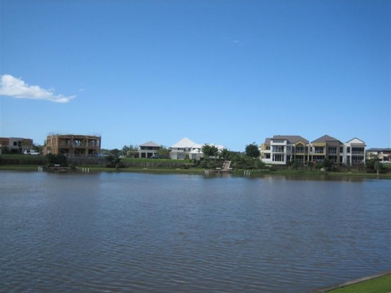 5027 Emerald Islands Drive, Carrara QLD 4211