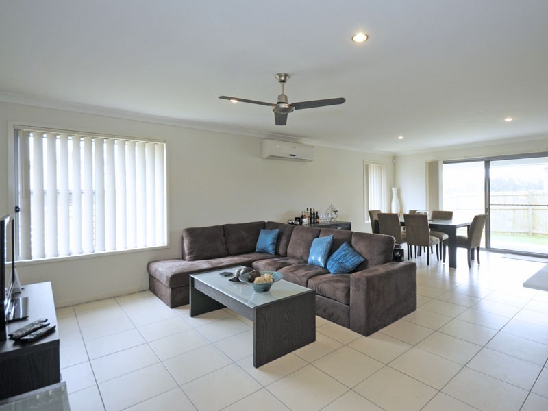 9 Benjamin Street, Pimpama QLD 4209