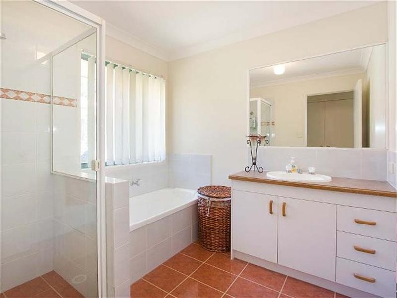 1 Wiltshire Drive, Mudgeeraba QLD 4213