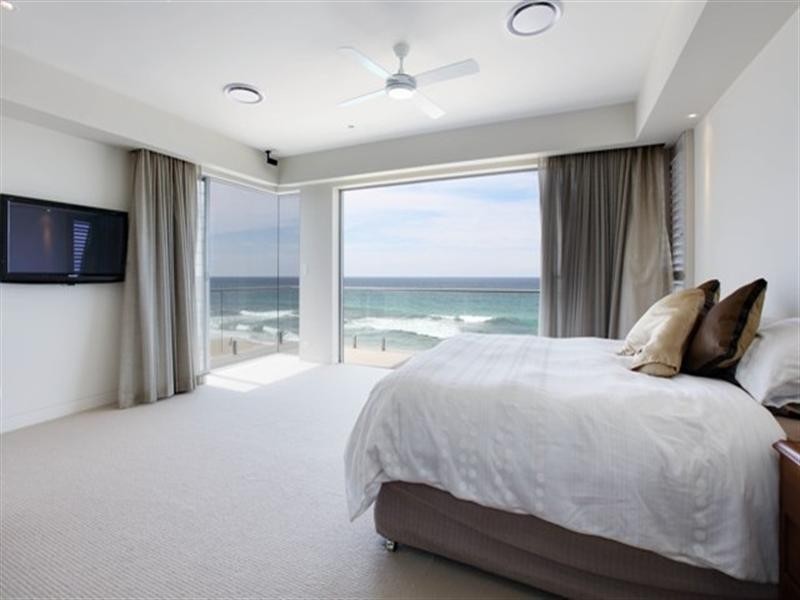 225 Jefferson Lane, Palm Beach QLD 4221