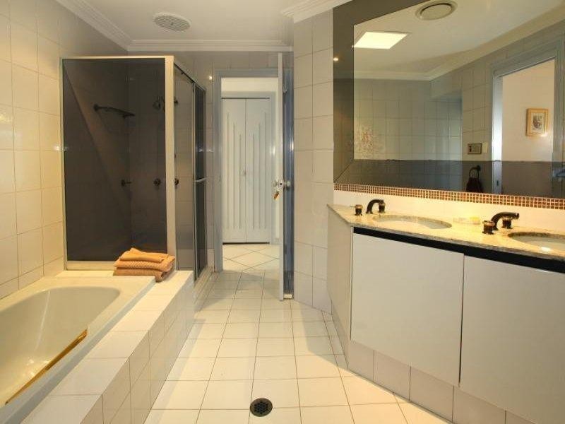 55 Fairway Drive, Clear Island Waters QLD 4226