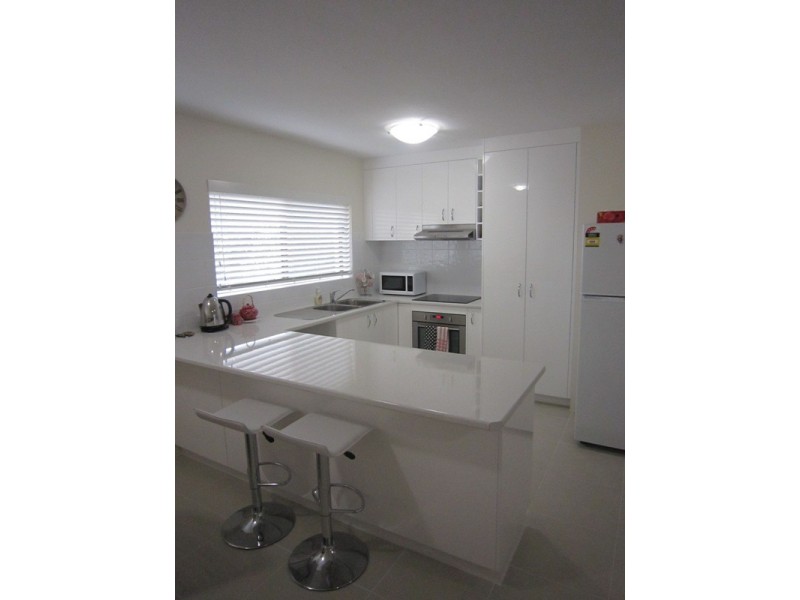 4/11 Britannia Avenue, Broadbeach QLD 4218