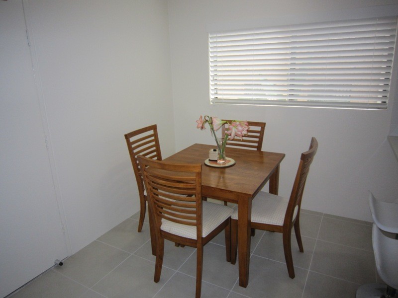 4/11 Britannia Avenue, Broadbeach QLD 4218