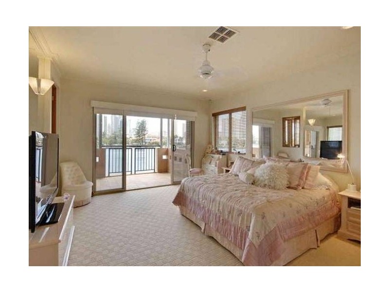 19 Naples Avenue, Surfers Paradise QLD 4217