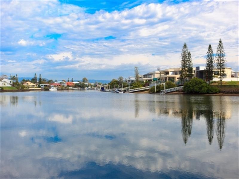 23 Ipsley Drive, Broadbeach Waters QLD 4218