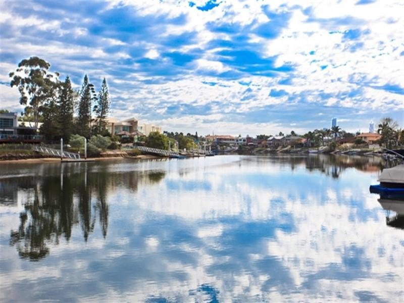 23 Ipsley Drive, Broadbeach Waters QLD 4218