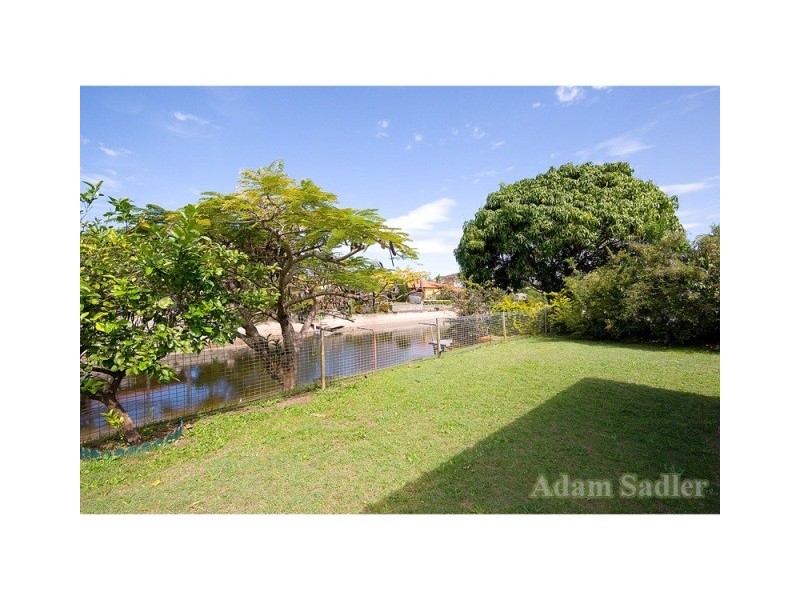 4 Summerland Key, Broadbeach Waters QLD 4218
