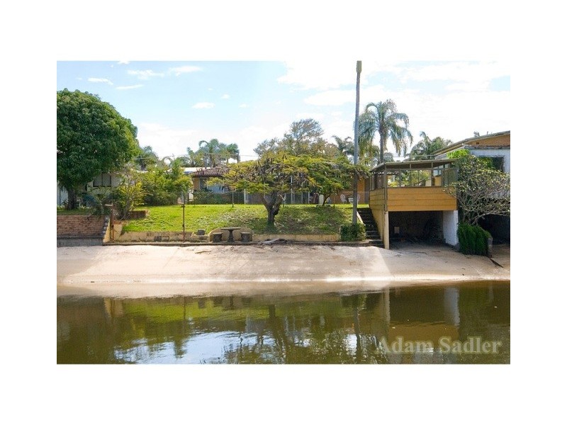 4 Summerland Key, Broadbeach Waters QLD 4218