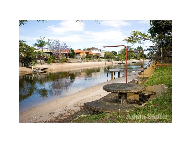 4 Summerland Key, Broadbeach Waters QLD 4218