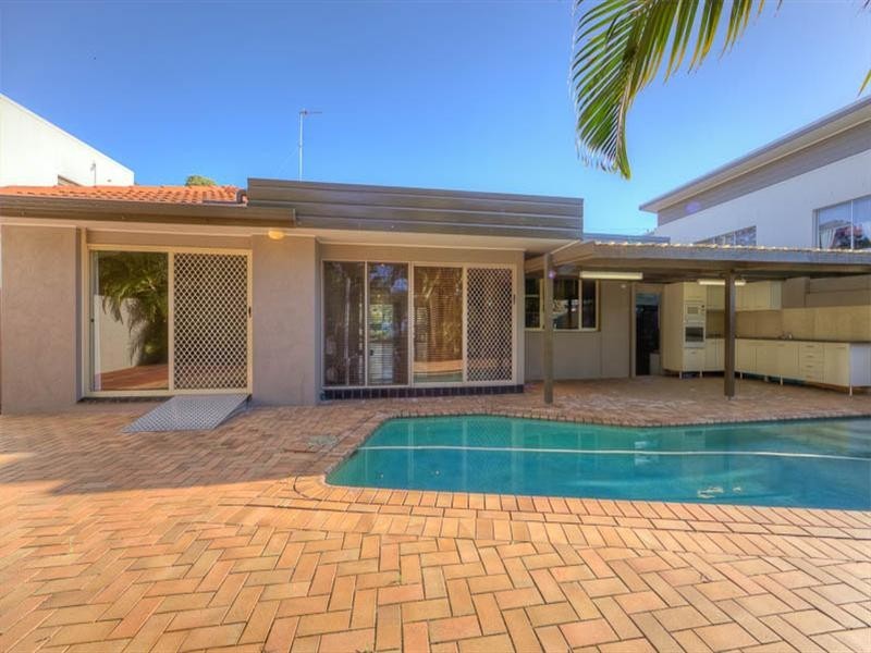 37 Shaw Street, Southport QLD 4215