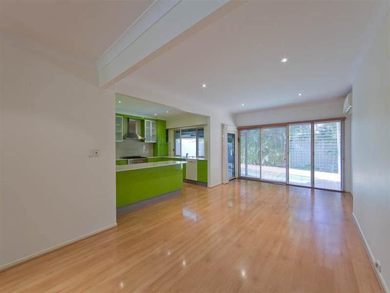 37 Shaw Street, Southport QLD 4215