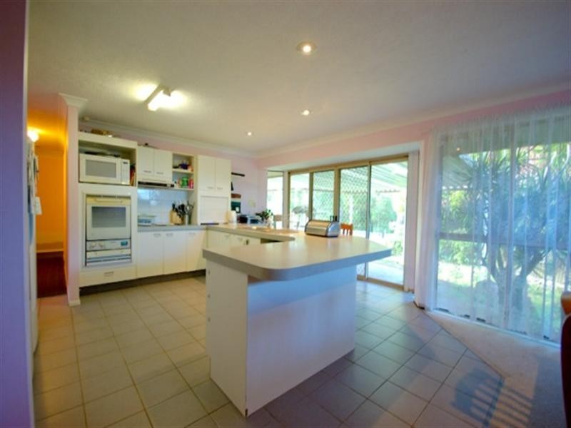 18 Fenton Drive, Tallebudgera QLD 4228