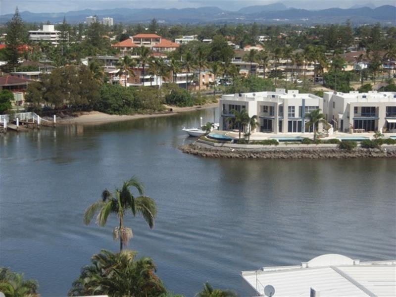 501 ‘Riva on Chevron’, 6 Tarcoola Crescent, Chevron Island QLD 4217