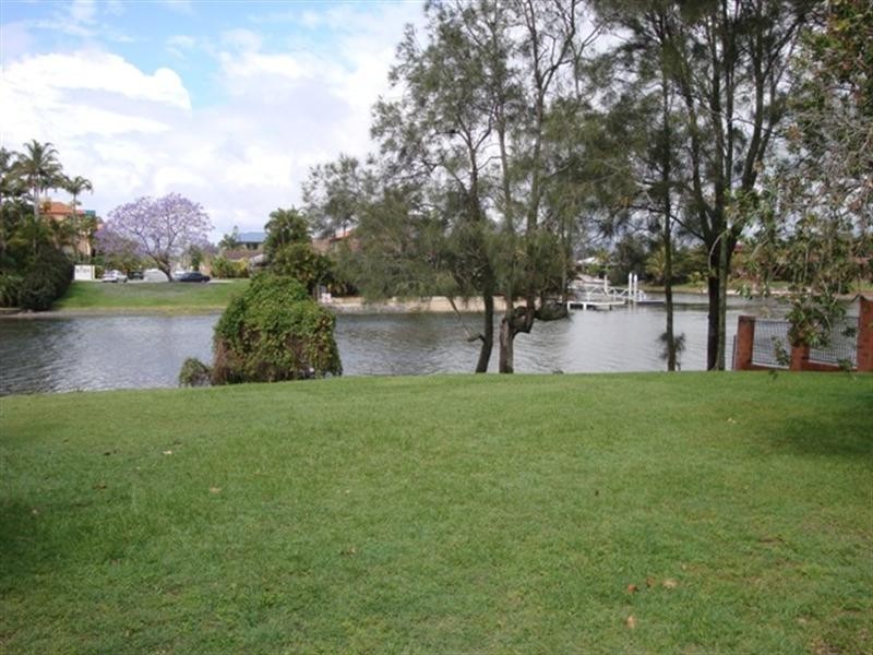 115 Allambi Avenue, Broadbeach Waters QLD 4218