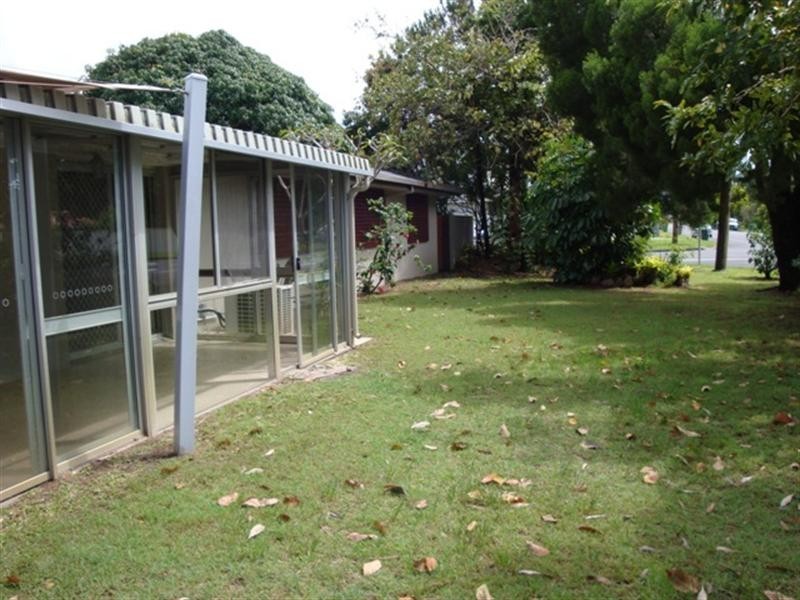 115 Allambi Avenue, Broadbeach Waters QLD 4218