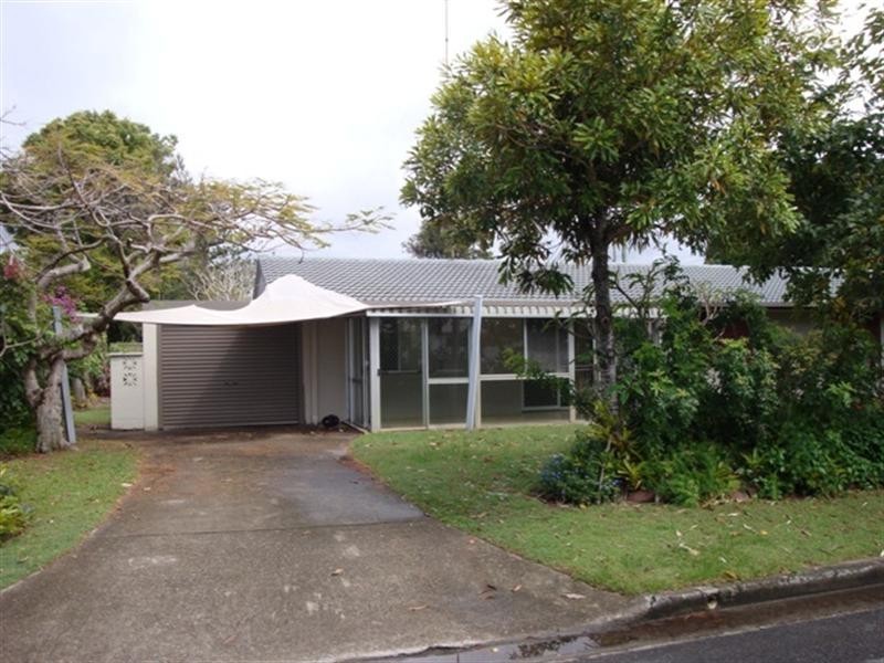 115 Allambi Avenue, Broadbeach Waters QLD 4218