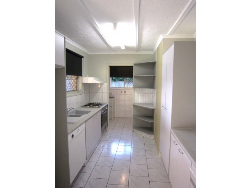 32 T E Peters Drive, Broadbeach Waters QLD 4218