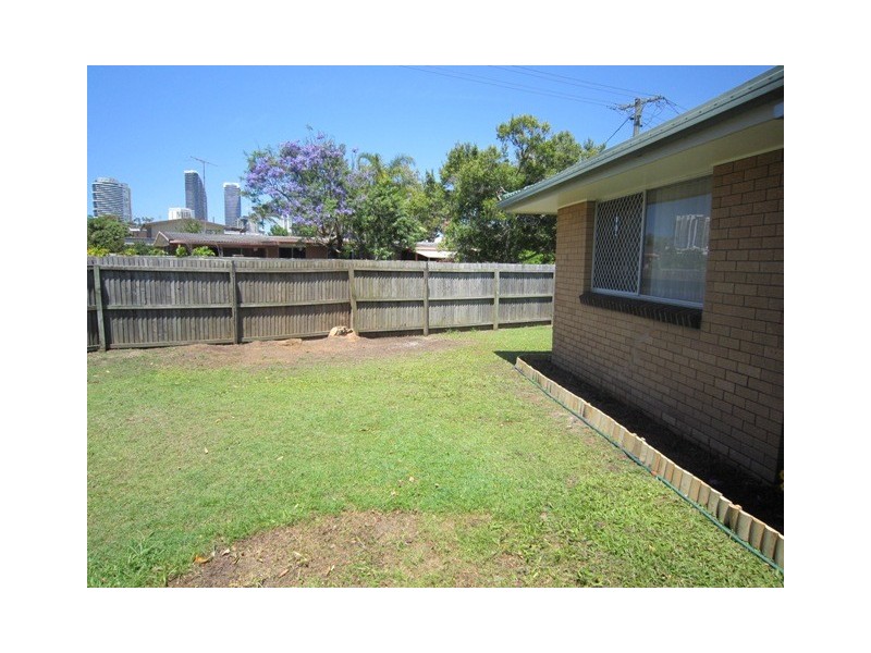 32 T E Peters Drive, Broadbeach Waters QLD 4218