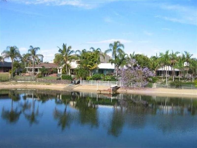 86 Clear Island Road, Broadbeach Waters QLD 4218