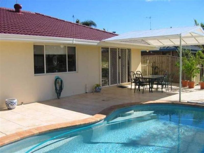 86 Clear Island Road, Broadbeach Waters QLD 4218