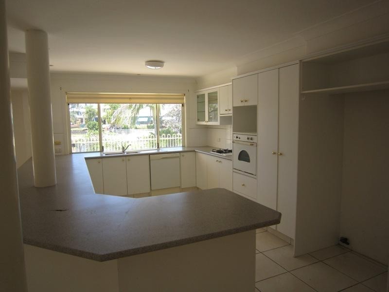 86 Clear Island Road, Broadbeach Waters QLD 4218