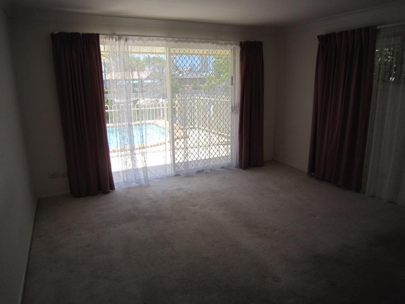 86 Clear Island Road, Broadbeach Waters QLD 4218