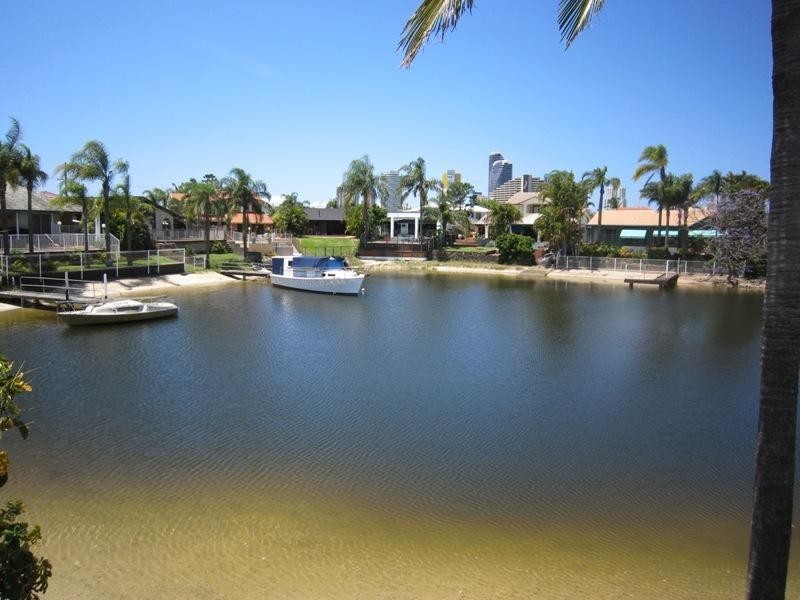 86 Clear Island Road, Broadbeach Waters QLD 4218