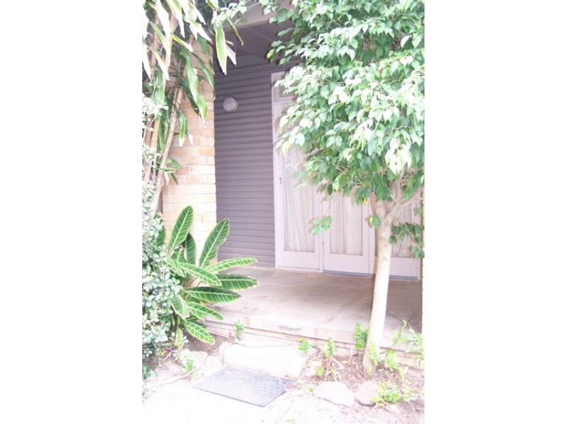 1/4 First Avenue, Burleigh Heads QLD 4220