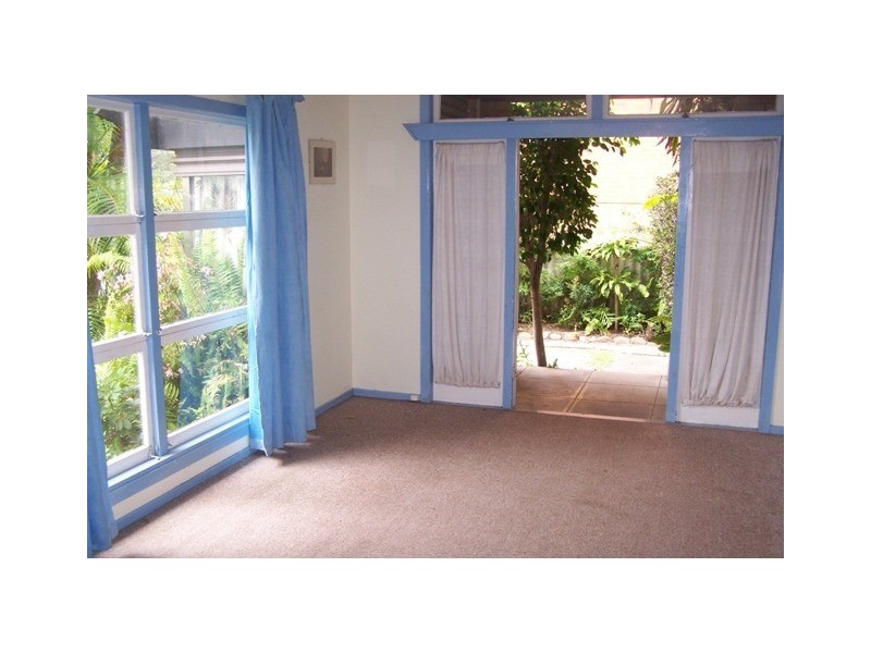 1/4 First Avenue, Burleigh Heads QLD 4220