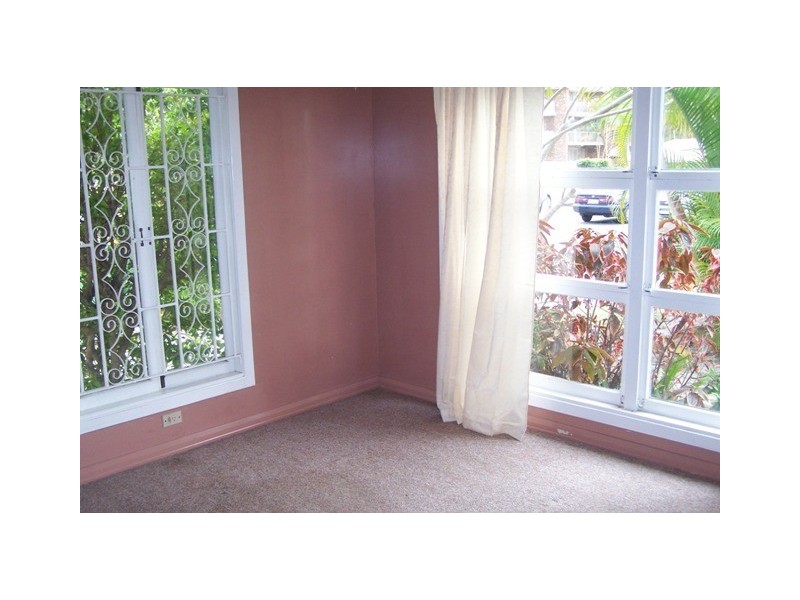 1/4 First Avenue, Burleigh Heads QLD 4220