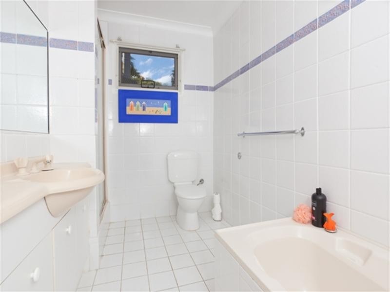 6 Karina Crescent, Broadbeach Waters QLD 4218