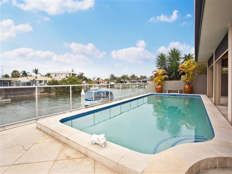 15 Etna Street, Isle Of Capri QLD 4217