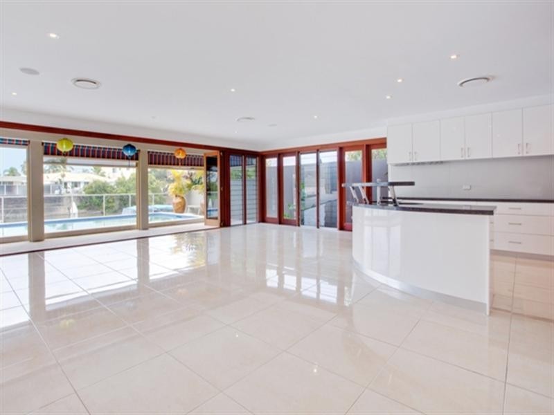 15 Etna Street, Isle Of Capri QLD 4217