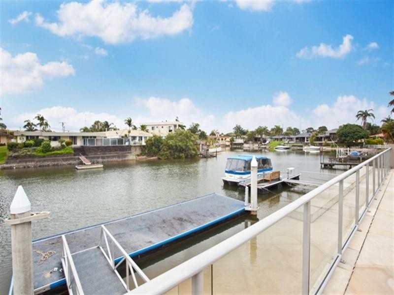 15 Etna Street, Isle Of Capri QLD 4217