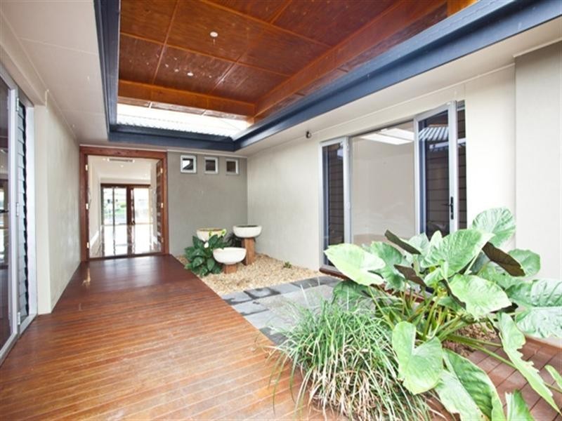 15 Etna Street, Isle Of Capri QLD 4217