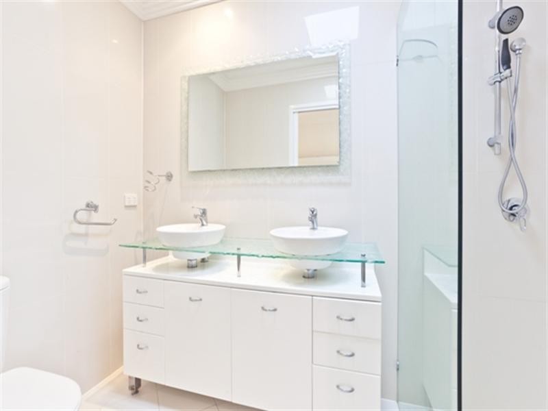 15 Etna Street, Isle Of Capri QLD 4217