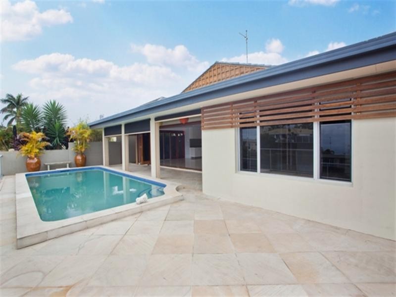 15 Etna Street, Isle Of Capri QLD 4217