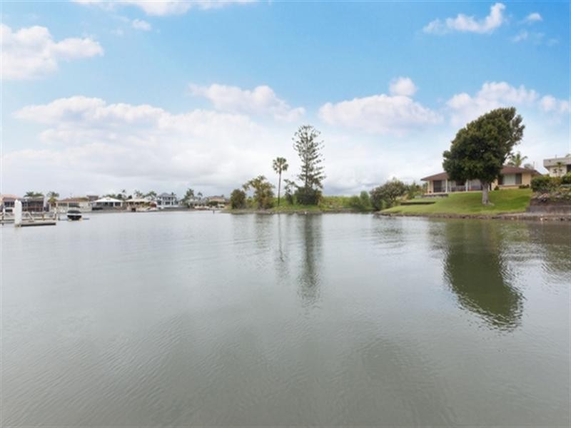 15 Etna Street, Isle Of Capri QLD 4217