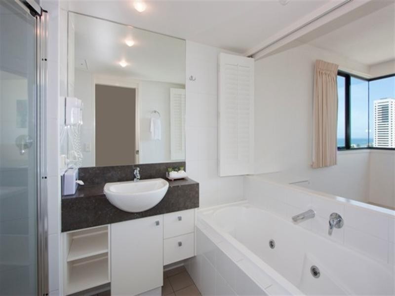 1701 /2685 Gold Coast Highway, Broadbeach QLD 4218