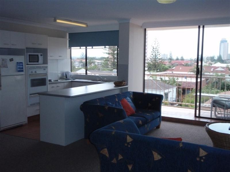 19 ‘Queensleigh’, 5 Queensland Avenue, Broadbeach QLD 4218