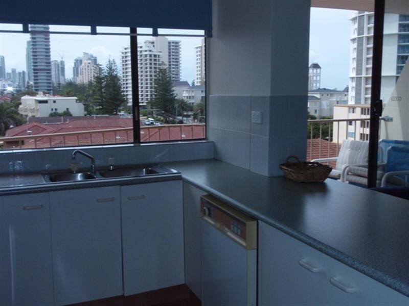 19 ‘Queensleigh’, 5 Queensland Avenue, Broadbeach QLD 4218