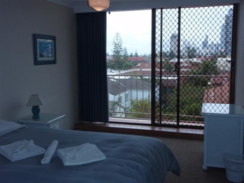 19 ‘Queensleigh’, 5 Queensland Avenue, Broadbeach QLD 4218