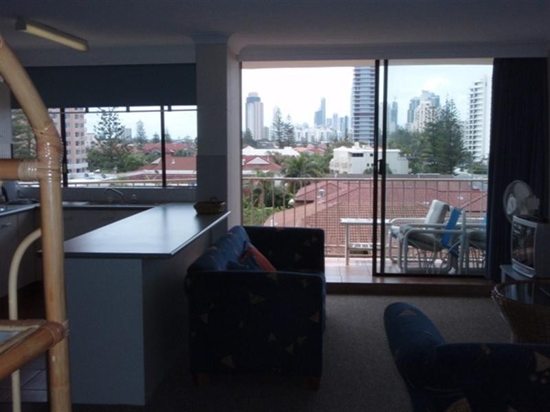 19 ‘Queensleigh’, 5 Queensland Avenue, Broadbeach QLD 4218