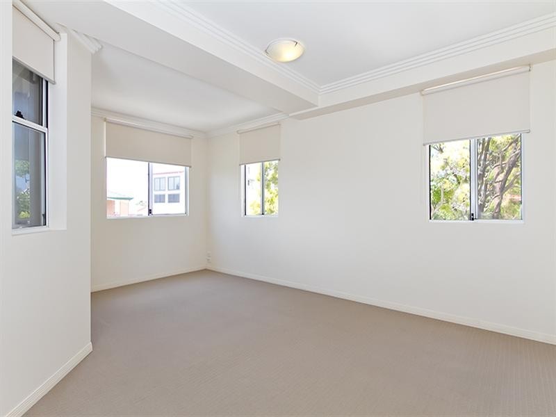 11 ‘Jaz’, 6 Rose Street, Southport QLD 4215
