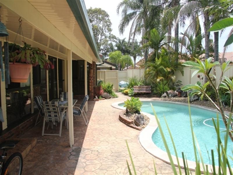 10 Swift Place, Burleigh Waters QLD 4220