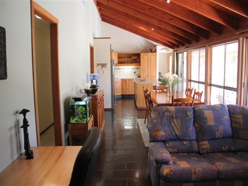 10 Swift Place, Burleigh Waters QLD 4220